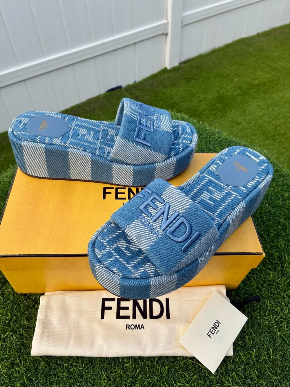 FENDI SUNSHINE STRIPED DENIM PLATFORM SLIDE SANDALS EMBROIDERED LOGO SZ 38.5 NEW